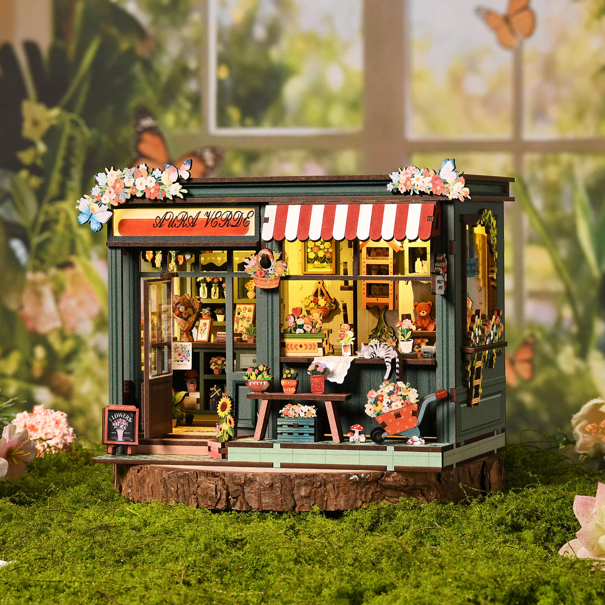 Lush greenhouse corner | Aura verde flower room kit